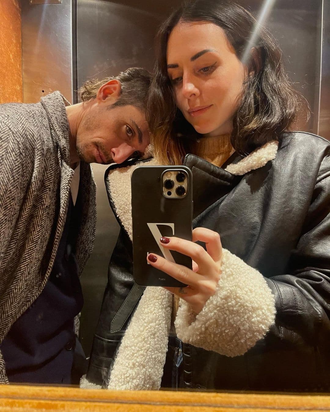 La hermana de Marimar Vega y su esposo emprendieron un romántico viaje por Europa y África para celebrar su amor.