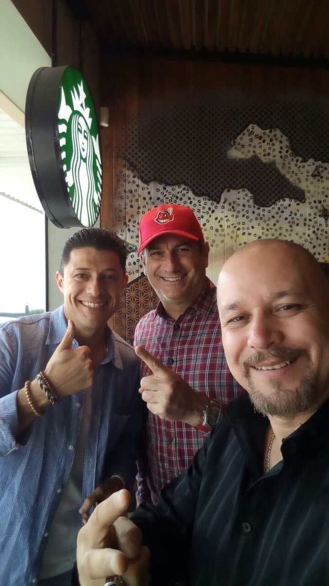 "No tengo comunicación con ella, como la mayoría de los padres que estamos aquí (en la manifestación), no tenemos comunicación con la otra parte. Está en la postura de alargar esto, de hacerle más daño a nuestros hijos, de alienarlos y es terrible... Ese es el daño que queremos evitar [...]", mencionó Ibarra.