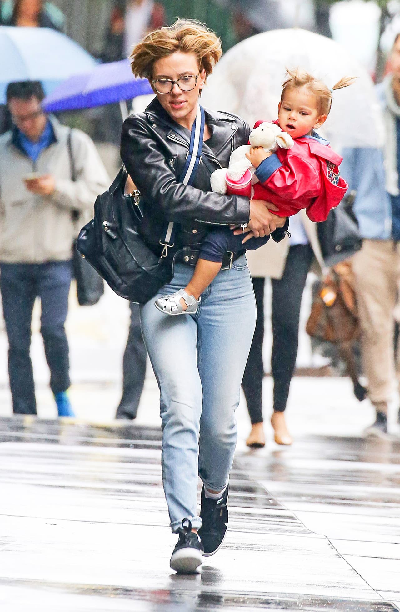 La estrella de cine salió a toda velocidad.