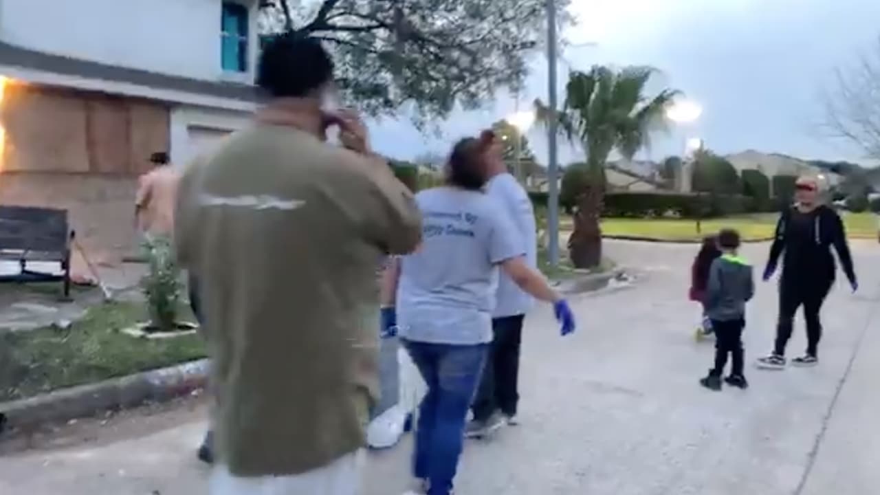 Los voluntarios también han llegado a la zona.