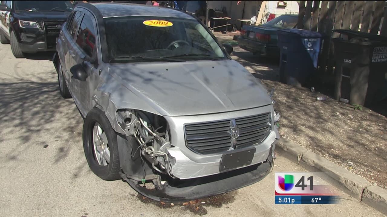 Tres personas arrestadas y el aseguramiento dos varios vehículos supuestamente robados, fue el resultado de un operativo encubierto en un taller mecánico al noreste de San Antonio.