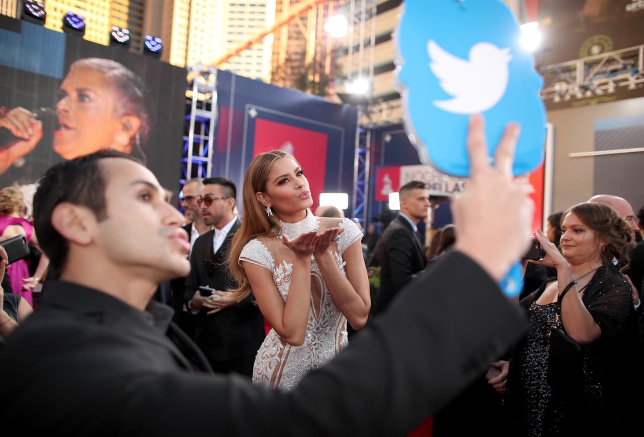 Durante la alfombra de los premios de la Academia, la colombiana cautivó con su belleza a sus seguidores.