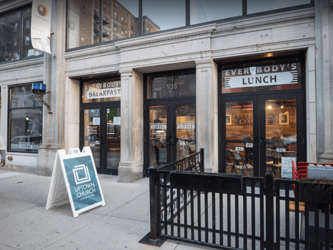 Una iglesia recauda fondos para inmigrantes de Uptown afectos por coronavirus: te explicamos como puedes ayudar o aplicar