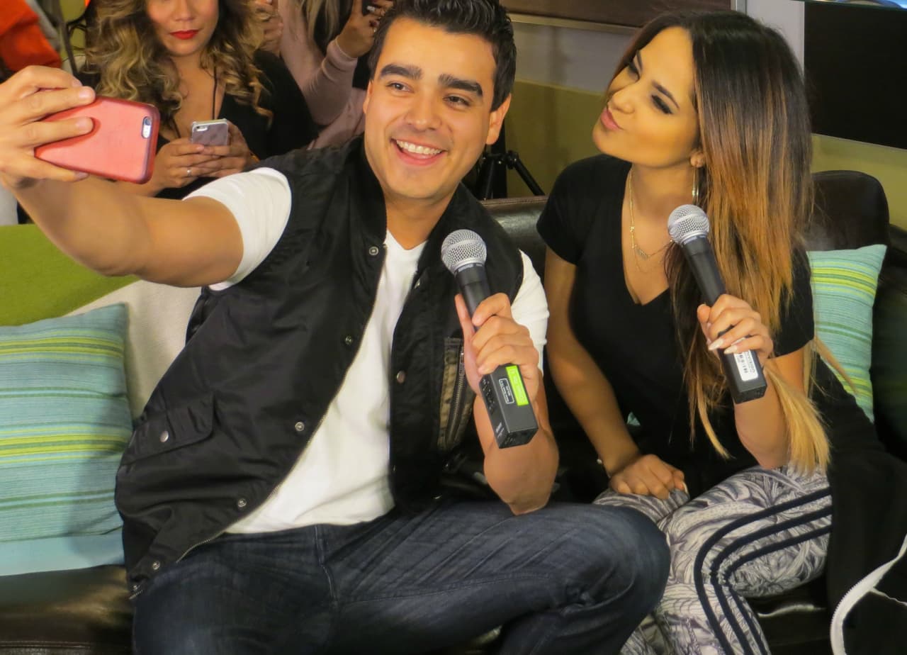 La cantante Becky G estuvo de visita en Chicago para promover su concierto con J Balvin. Convivió con sus fans y con Mau Mauricio de Latino Mix, cantó uno de sus nuevos temas y hasta se aventó una canción ranchera. ¡Ajúa!
