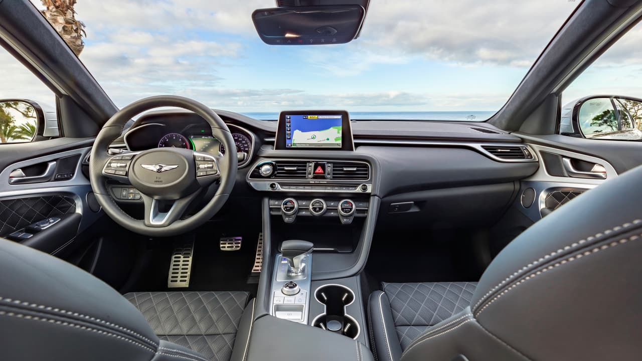 La primera pista de que estábamos ante un automóvil excepcional, y de que estaba por darme un gusto, fue cuando a baja velocidad la dirección se sintió fuerte y comunicativa.