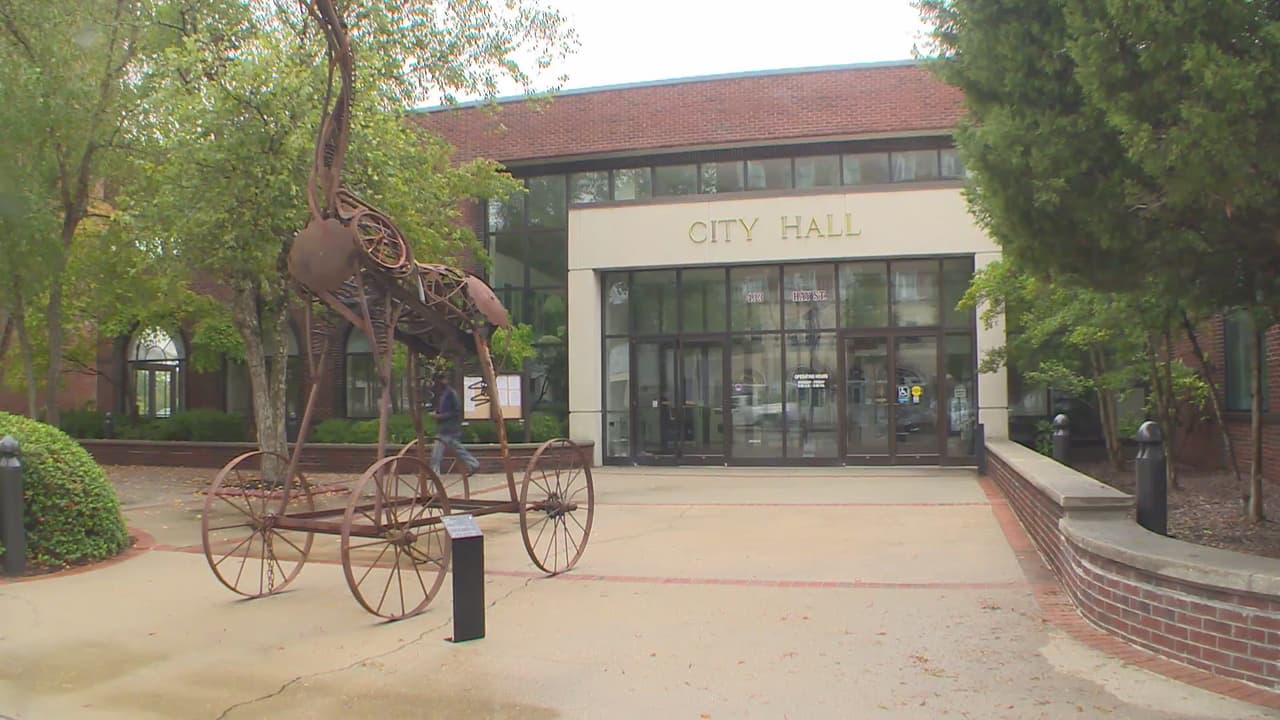 Todo lo que debe saber sobre el toque de queda decretado en Fayetteville para combatir el coronavirus 