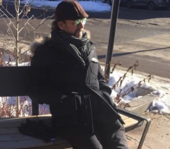 Para el invierno, el cantautor michoacano tiene un guardarropa muy basto y costoso. La elegancia primero que todo.