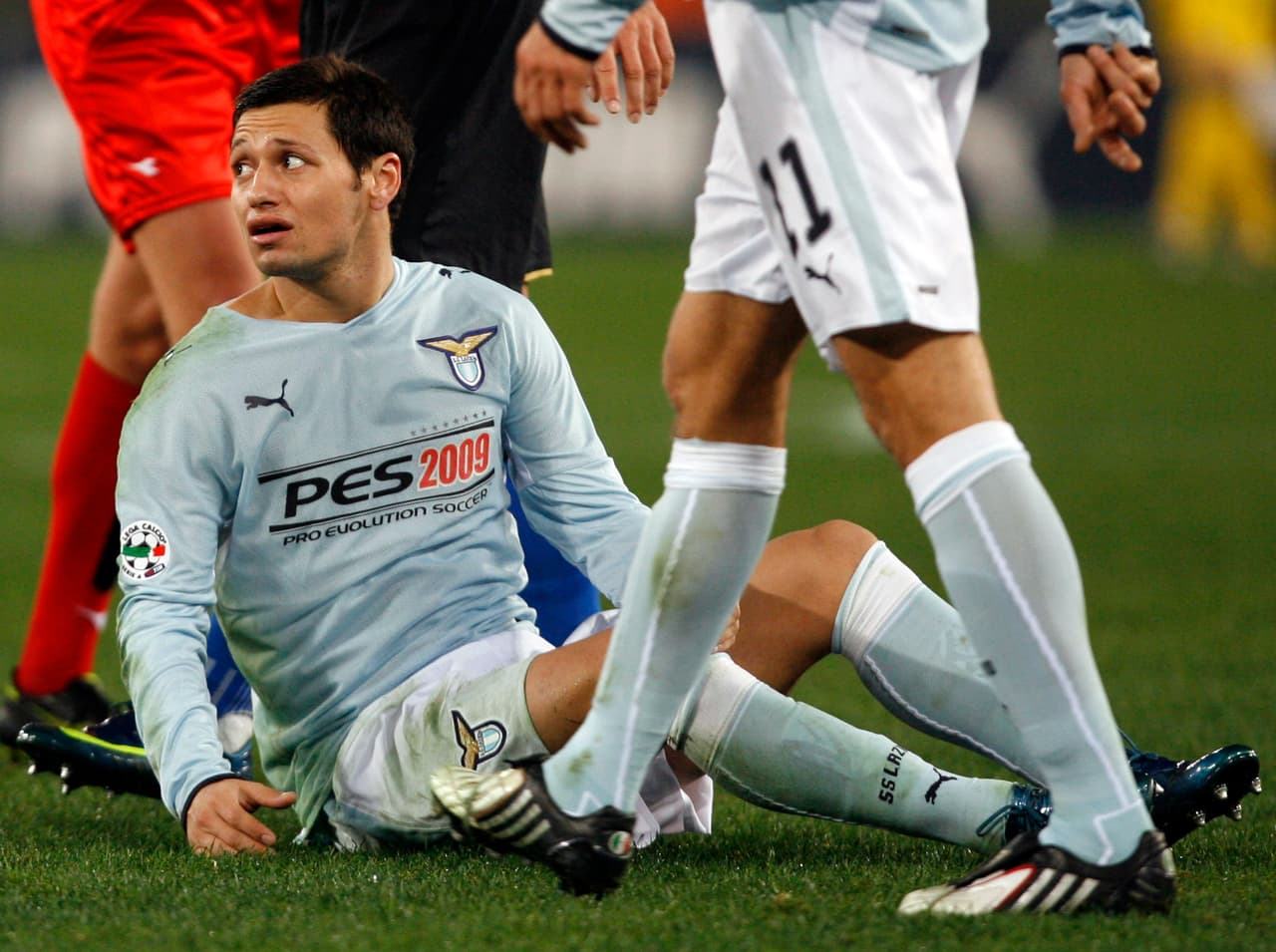 Lazio (Italia) - PES 2009 - El popular videojuego de fútbol pactó con el equipo romano el uso de su camiseta para promocionar su edición del 2009.