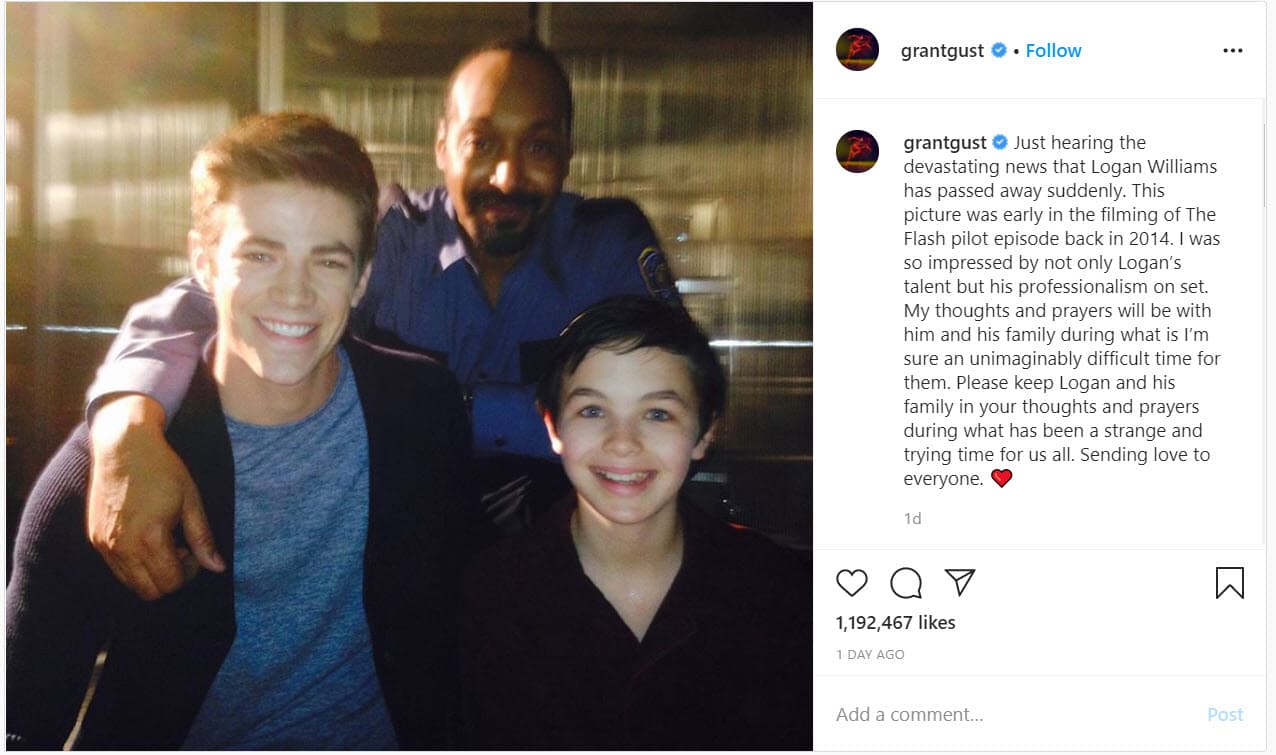 "Escuché la devastadora noticia de que Logan Williams falleció de repente. Esta imagen fue al principio de la filmación del episodio piloto de 'The Flash' en 2014. Me impresionó no solo el talento de Logan, sino su profesionalismo en el set". 
<br>