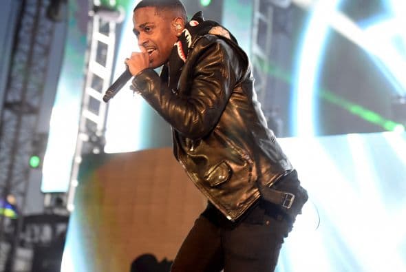 Los asistentes bailaron con su interpretación.