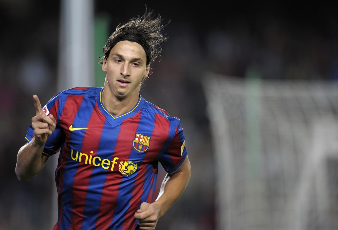 Aunque marcó 22 goles en 46 partidos, Zlatan entró en una pelea personal con Guardiola y terminó por marcharse al A.C. Milan.