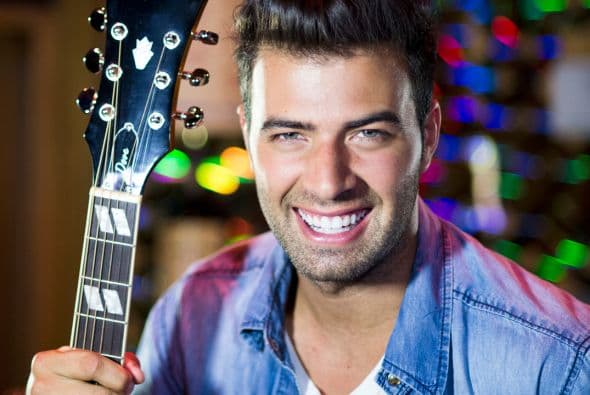 Jencarlos Canela pierde la cabeza por una mujer