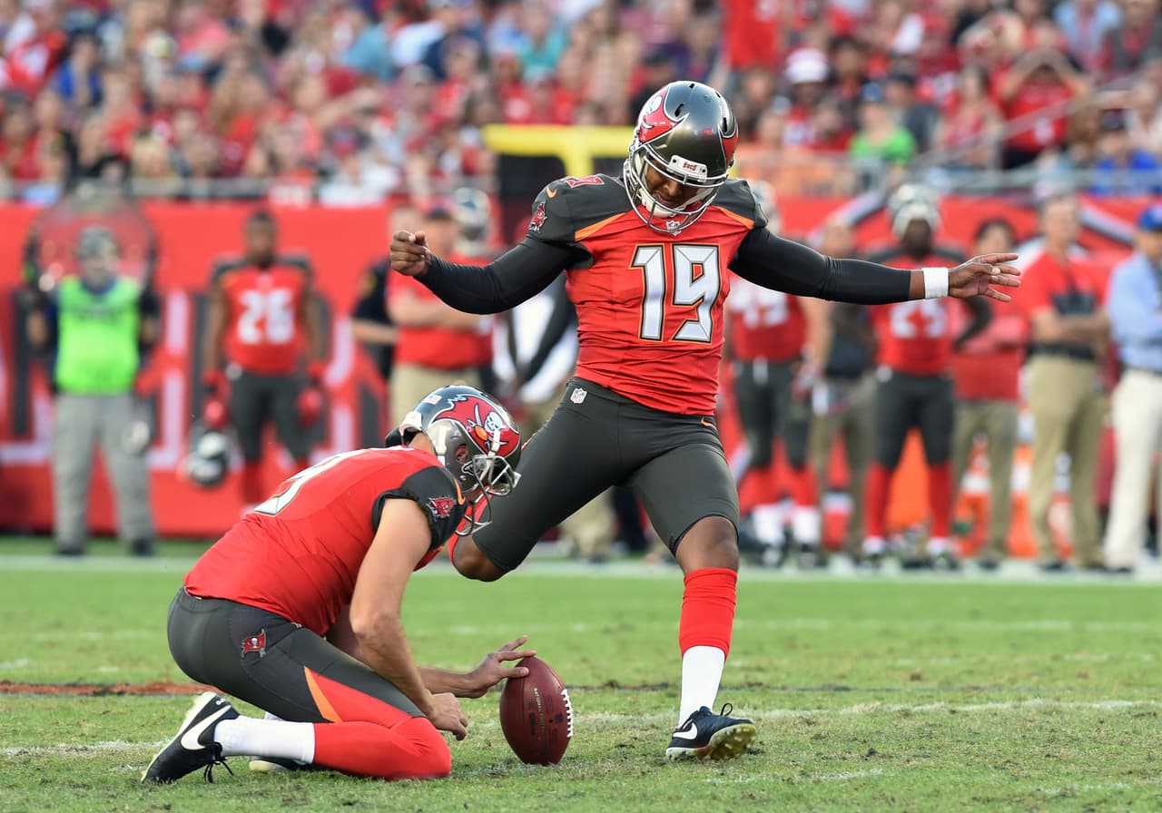 Tampa Bay Buccaneers kicker Roberto Aguayo (19) misses a first-half, 48-yard field goal against the Seattle Seahawks in an NFL football game Nov. 27, 2016 in Tampa, Fla. The Buccaneers won 14 - 5. (Al Messerschmidt via AP)