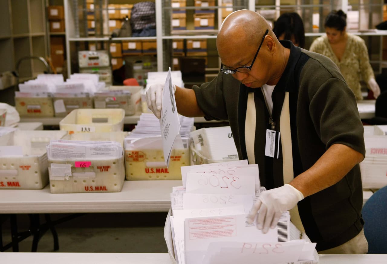 Votos tardíos favorecen a los candidatos demócratas en el condado de Orange