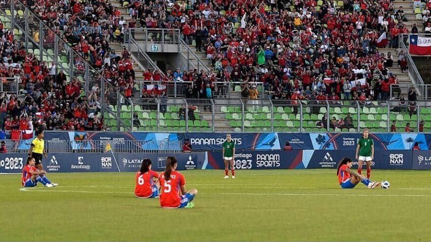 La Roja se sienta en la Final en señal de protesta y el Tri Femenil respeta