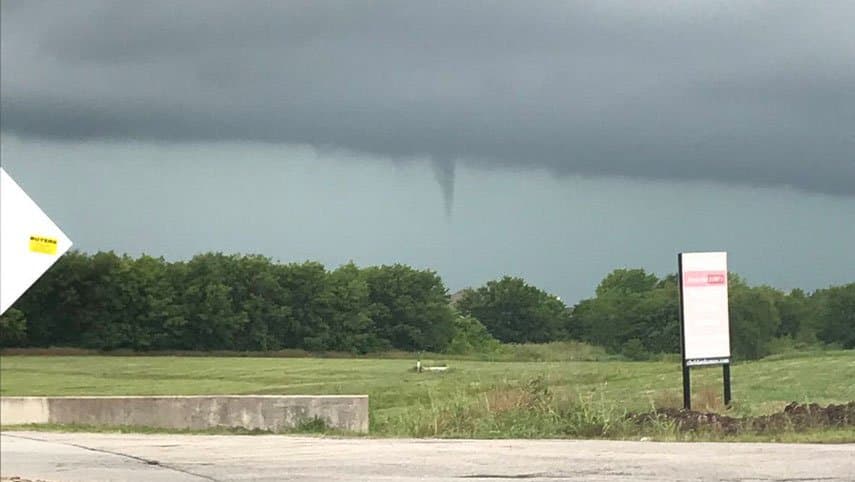 Nube en forma de embudo en Fort Worth.