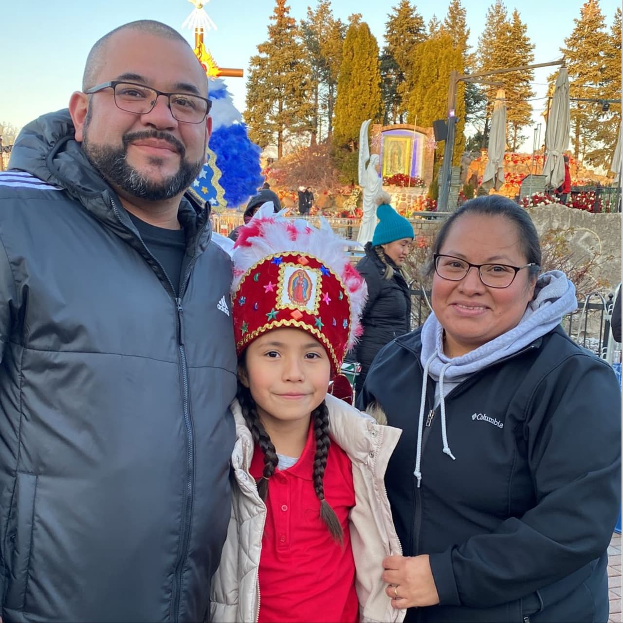 Esta tradición se ha ido pasando de generación en generación, y cada familia devota cada año festeja a la Virgen de Guadalupe