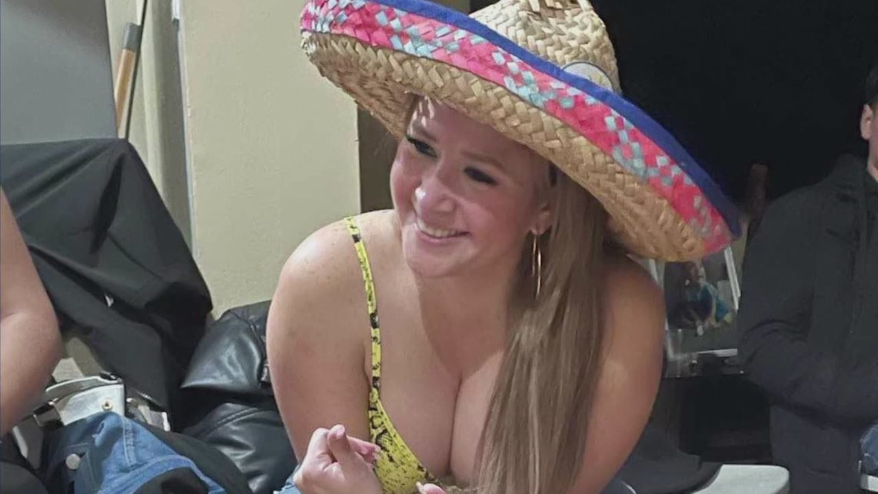 <b>Había sido golpeada en la cabeza con una plancha</b>, que fue encontrada a un costado del cadáver, según el servicio forense de Nueva York.
<br>
<br>En la habitación 
<b>también se encontró un pantalón de hombre ensangrentado</b>, un ticket y otras pertenencias.