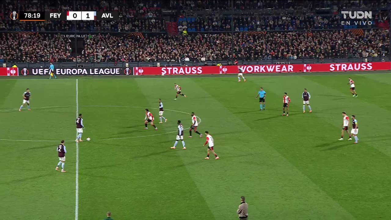 ¡GOL!  anota para Aston Villa. John McGinn