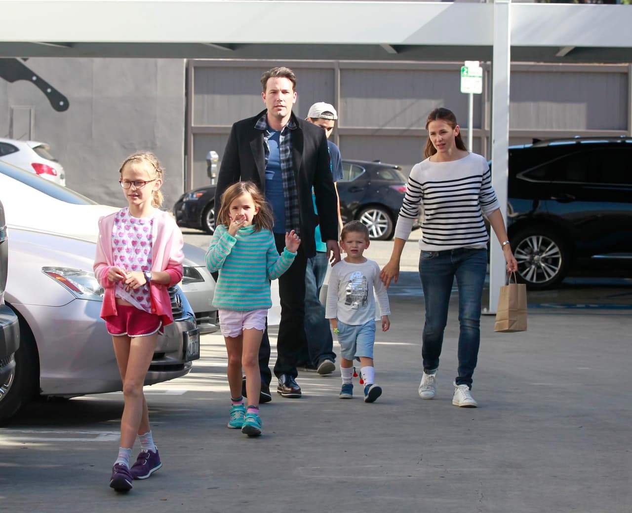 E incluso también se reunió con su aún esposa Jennifer Garner, tras algunos meses de su ruptura.