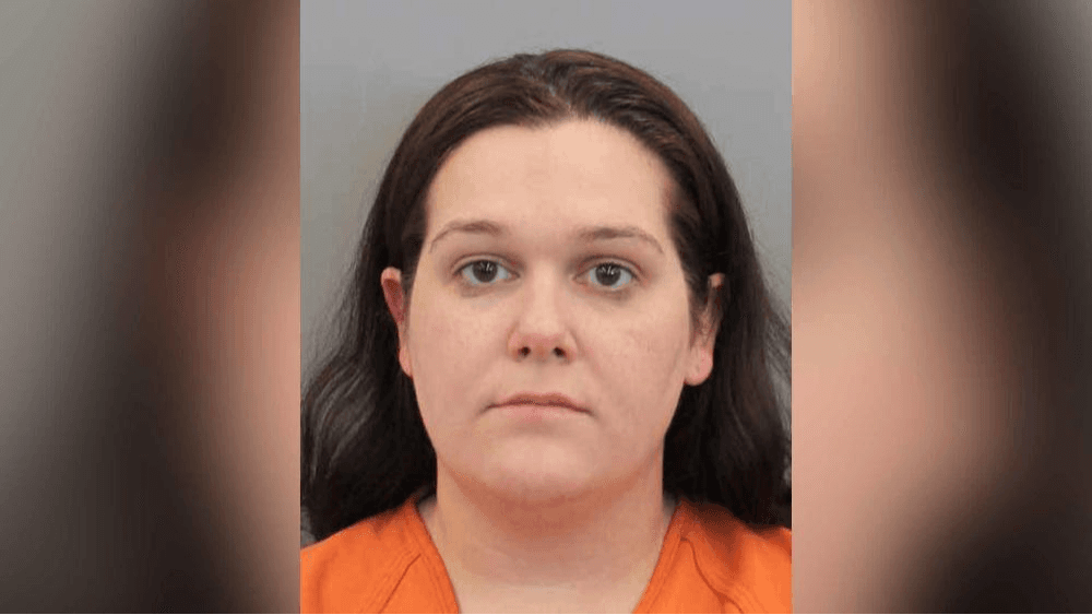 Acusan a conductora en Houston de chocar el auto de un oficial y luego lesionarlo cuando trataba de huir