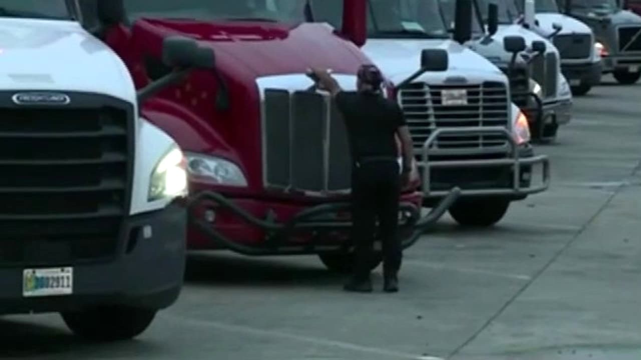 Anuncian que camioneros y conductores de autobuses tendrán que hacer examen de licencia en inglés