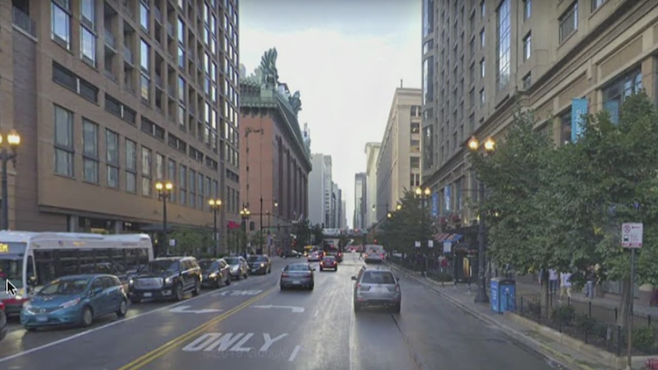 Ocho personas golpearon a un hombre y le robaron pertenencias en tren de línea roja de CTA