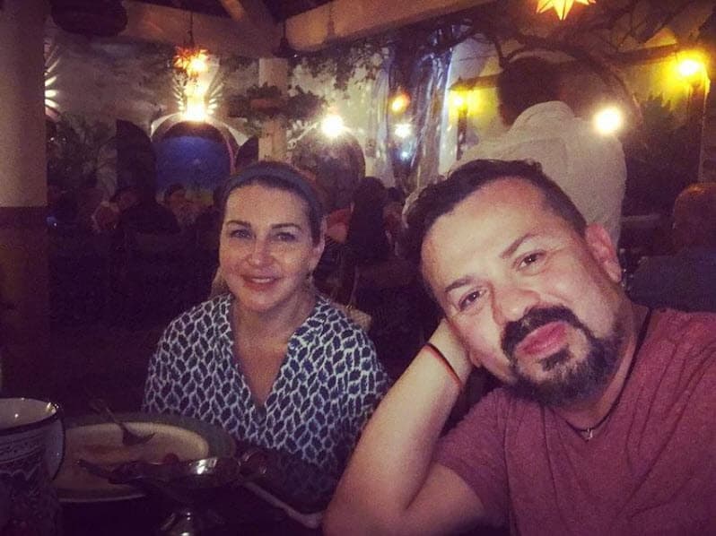 Alicia Villarreal y Cruz Martínez se conocieron en 1998, pero fue hasta 
<b>2002 cuando el romance surgió entre ellos</b>, pues él le produjo el disco 'Soy así'.
<br>