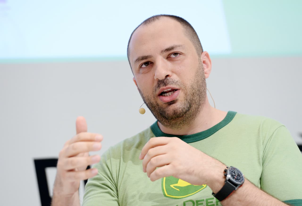 Jan Koum creó una app de mensajes privados tras criarse con miedo al espionaje del gobierno en la Unión Soviética.