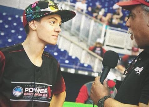 "Pero no te preocupes, 
<b><a href="https://www.univision.com/famosos/el-hijo-de-william-levy-es-identico-a-el-y-tambien-sigue-sus-pasos-en-lo-profesional-fotos" target="_blank">ese título tuyo desaparecerá</a></b> tan pronto como yo cumpla 40 años, ja ja". 
<br>