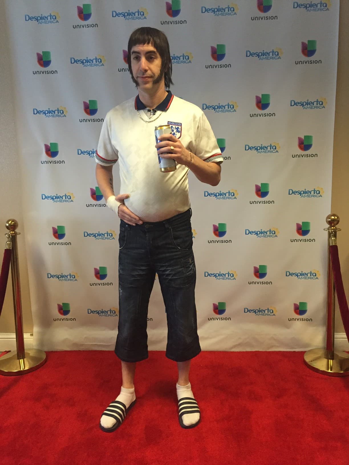 Esperábamos a Sacha Baron Cohen, pero en su lugar llegó 'Nobby', la estrella de su nueva película.