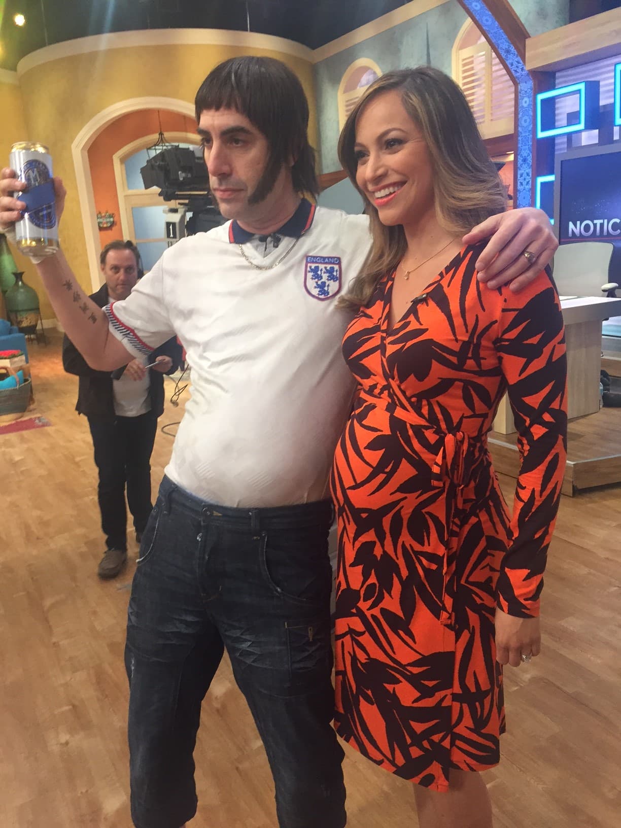 Antes de despedirse, Nobby pasó a saludar a Satcha y a su bebita.