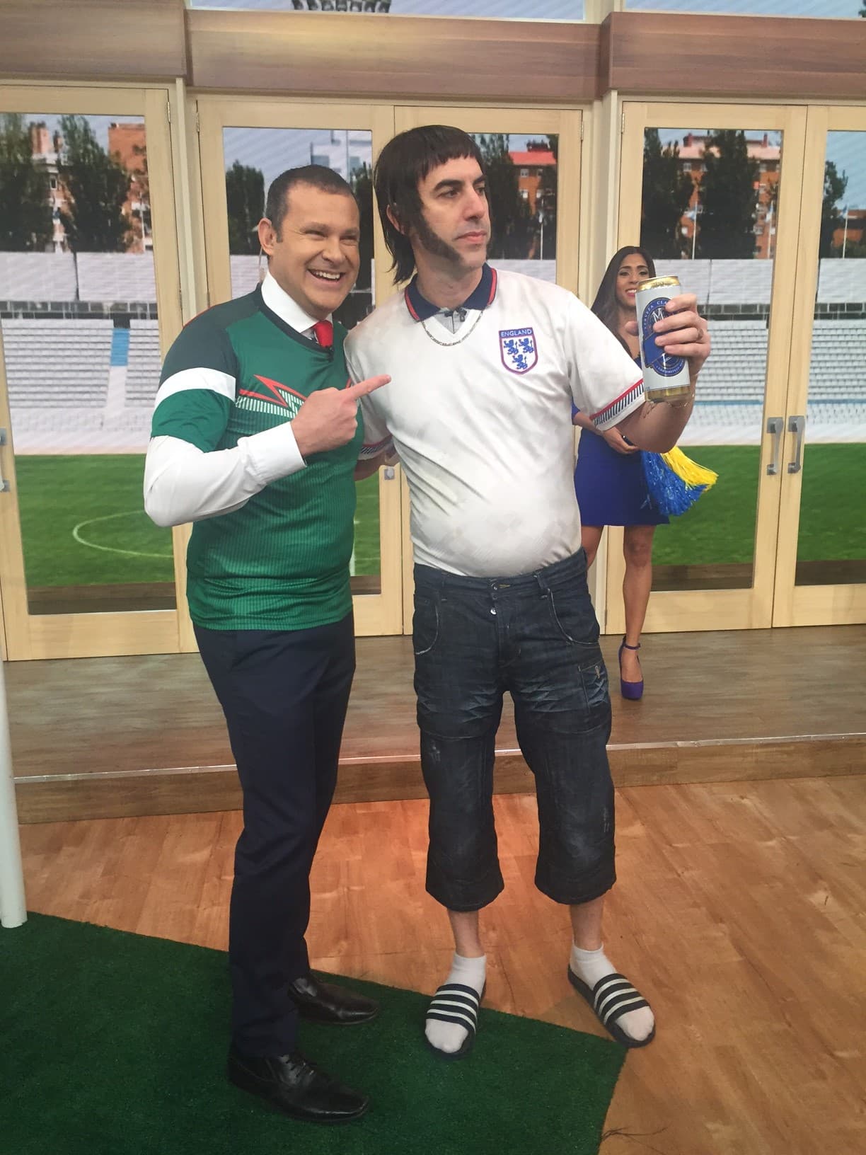 Y como a Nobby le encanta el fútbol, quisimos ponerlo a prueba.