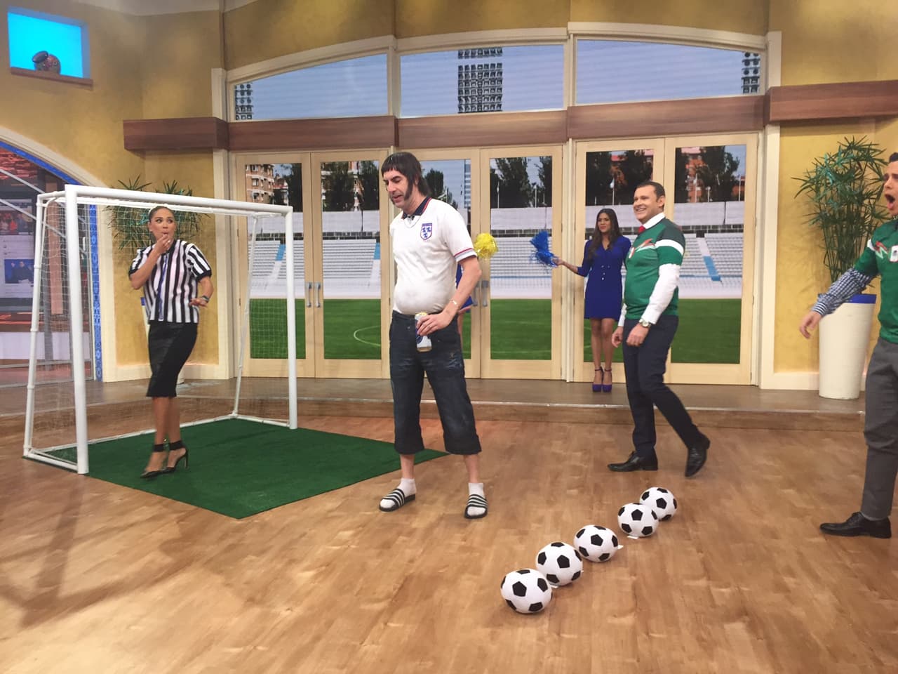 ¡Peligro en casa! Los penales podían terminar en chanclazos.