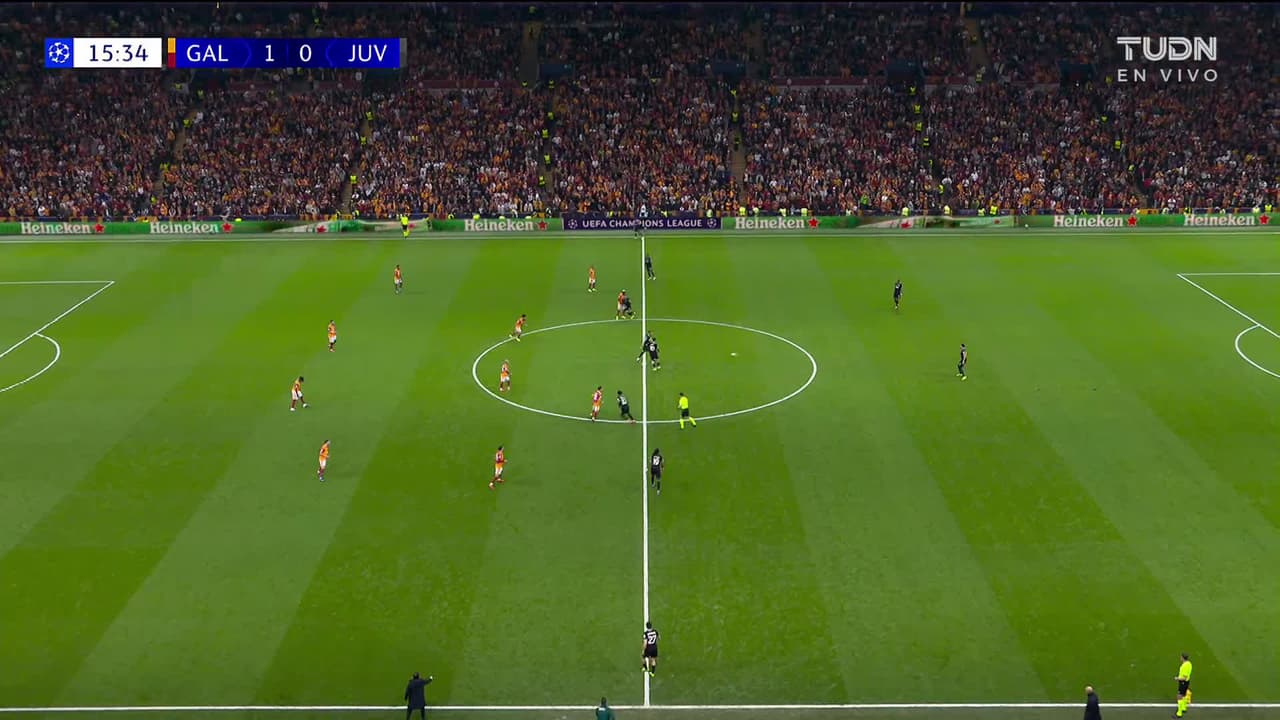 ¡TIRO ATAJADO! disparo por Pierre Kalulu.