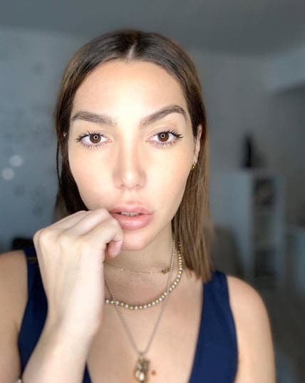 "Para iniciar las acciones no es necesario que se presente, pero 
<b><a href="https://www.univision.com/famosos/luis-enrique-guzman-confirma-hija-giordana-y-frida-sofia-discutieron-fotos">eventualmente tendrá que venir.</a></b> Incluso si aquí el trámite se prolongara más por esta pandemia o alguna otra circunstancia 
<b>ella podría acudir al consulado mexicano en Miami,</b> entonces no es impedimento el que ella esté en Estados Unidos".
<br>