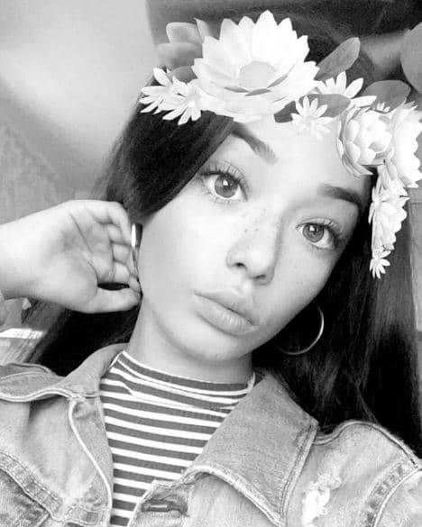 Una de sus canciones favoritas en español es la versión es español de Demi Lovato, "Como Un Guerrero".