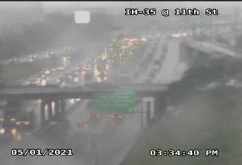 Una alerta de inundación repentina permanece vigente en gran parte de la mitad este del área de pronóstico hasta esta noche.