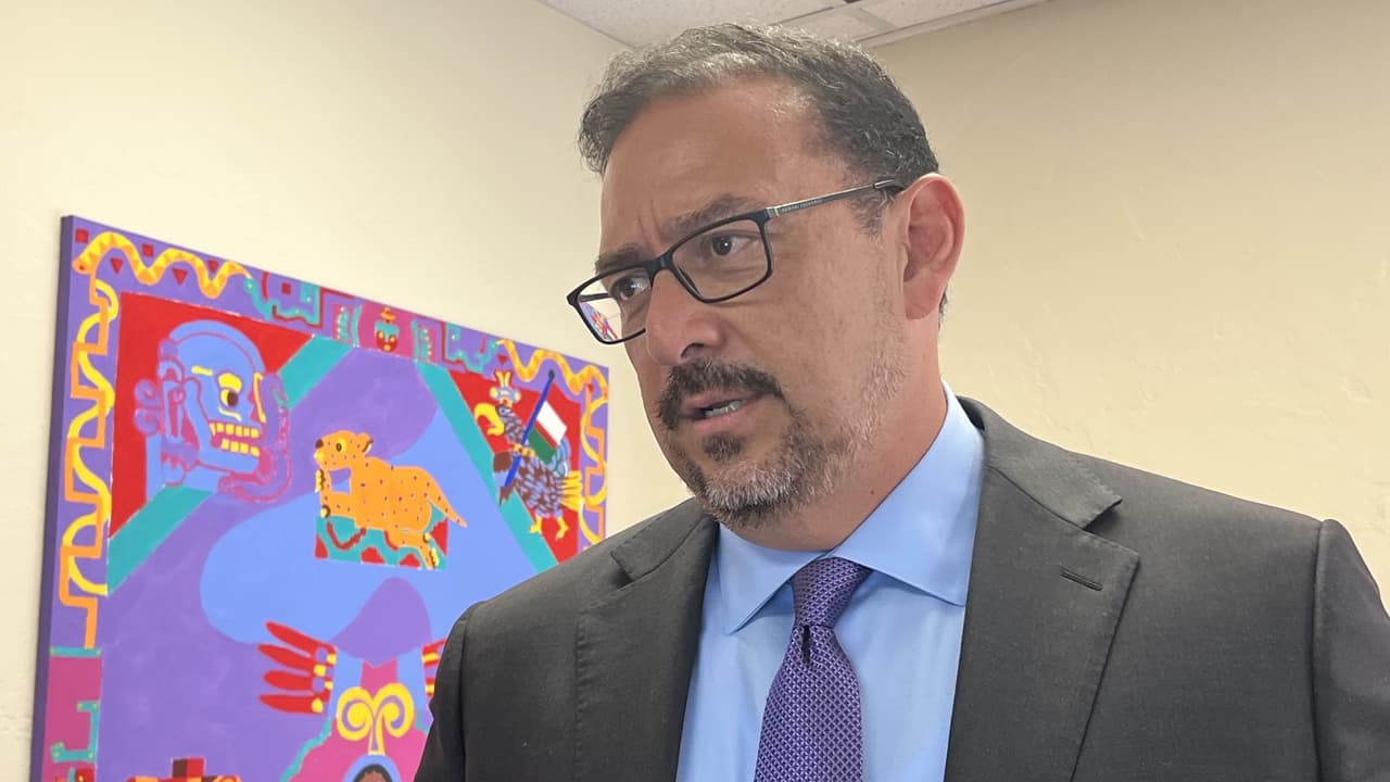 "Con la verdad vamos a ganar": Adrian Fontes es el candidato demócrata a la secretaria de estado de Arizona