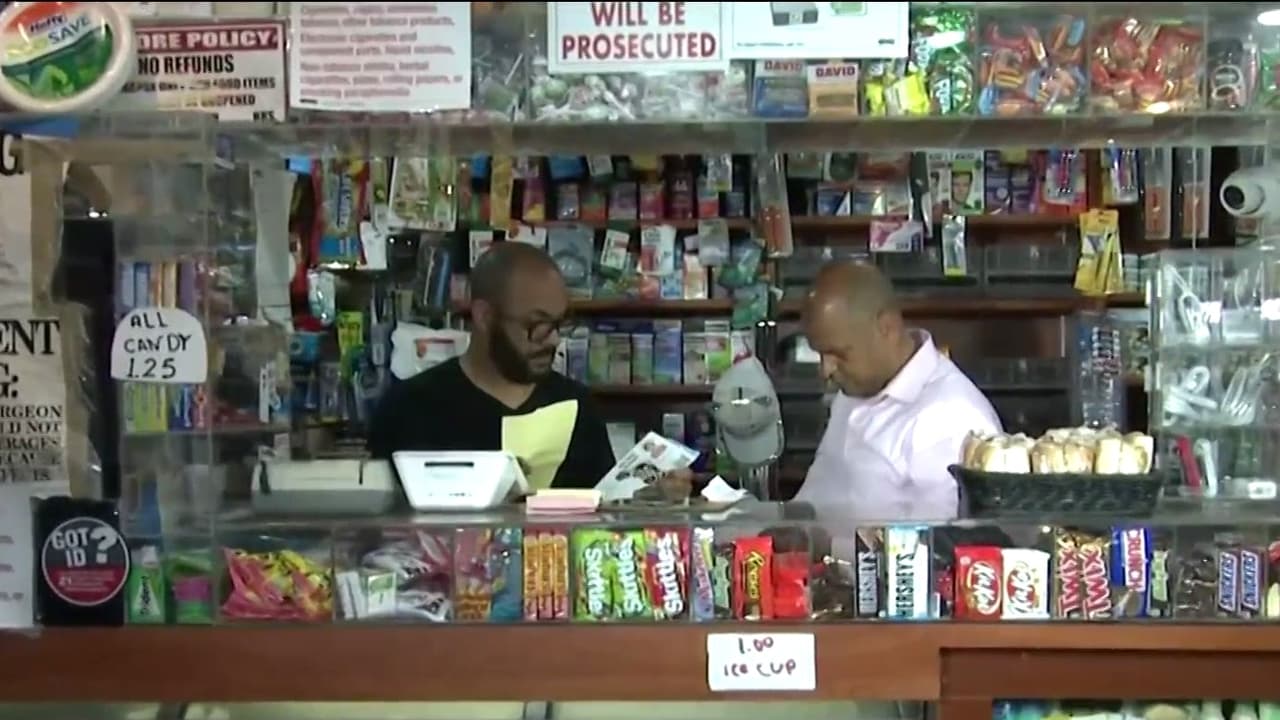 Víctimas de la violencia: vendedores inmigrantes enfrentan riesgos de sufrir un ataque en sus negocios