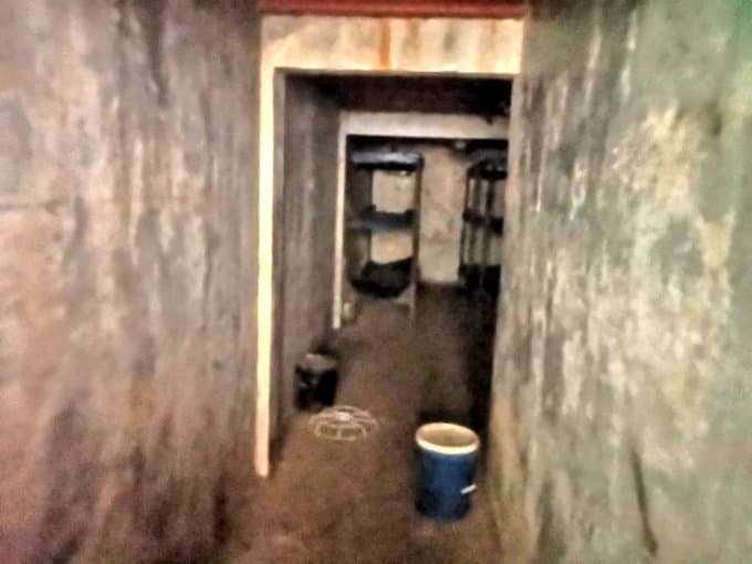 El sitio "servía de escondite para integrantes del grupo delictivo organizado MS-13 que opera en diferentes zonas de la costa norte del país", advirtió la Policía Nacional de Honduras en un comunicado.