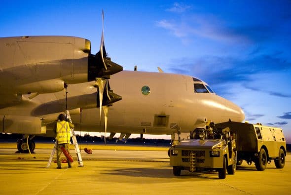 Aviones militares de Australia, Estados Unidos y Nueva Zelanda cubrían una región de búsqueda en el sur del océano Índico.