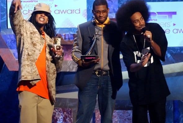 Ludacris ha tenido muchisimos éxitos en su carrera, ganando 3 Grammys, y varios premios por su estilo único de lírica que es agresivo y comico.