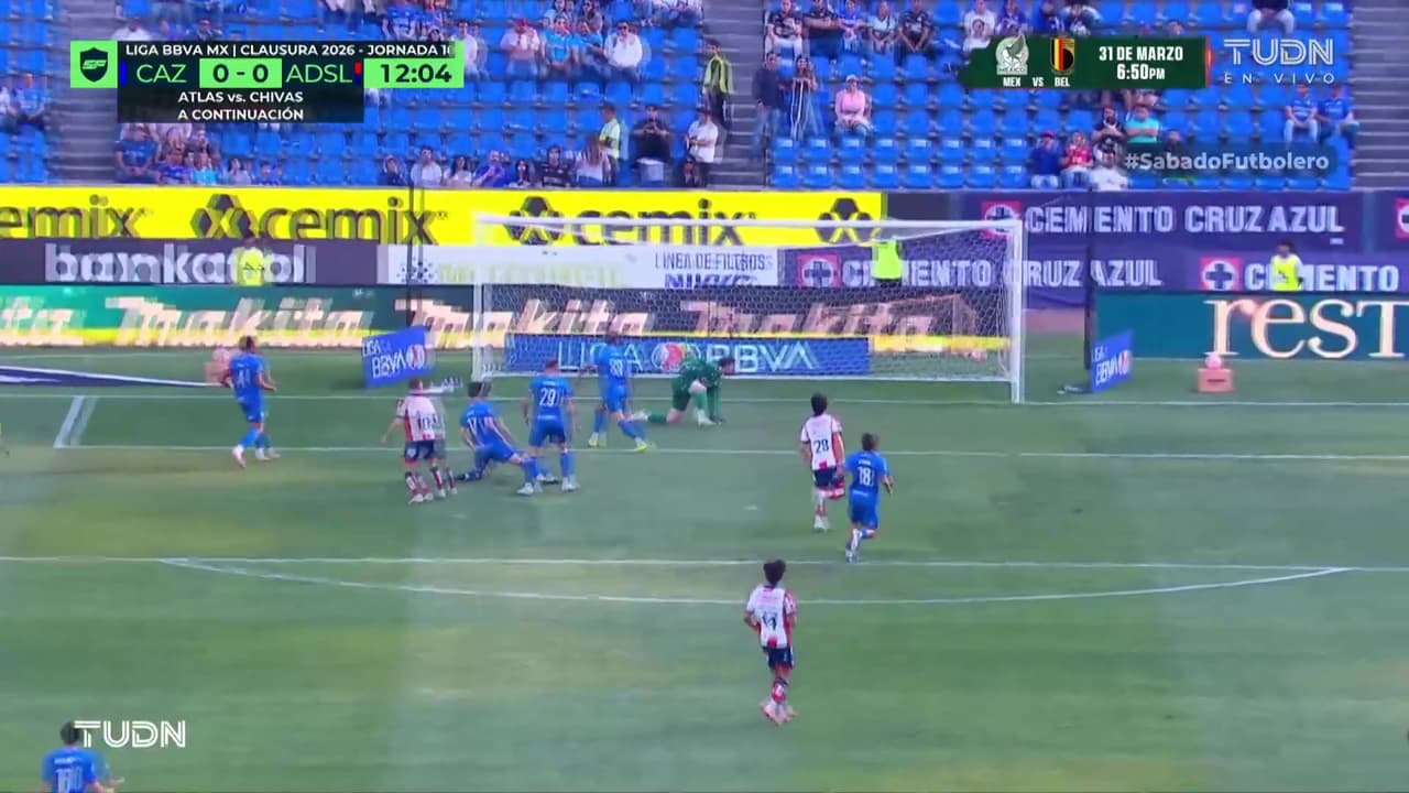 ¡Se salvó el Cruz Azul! Salles-Lamonge revienta el poste