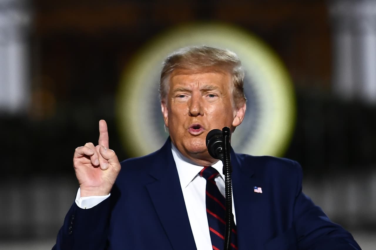 <a href="https://www.univision.com/temas/donald-trump">Donald Trump</a> repitió la serie de ideas infundadas que fueron constantes en la Convención Republicana, como que biden cerrará la economía por el coronavirus y dejará a la policía sin presupuesto. Insistió que el demócrata abrirá las fronteras, sacará criminales a la calle, promoverá el aborto y entregará el páis a China.