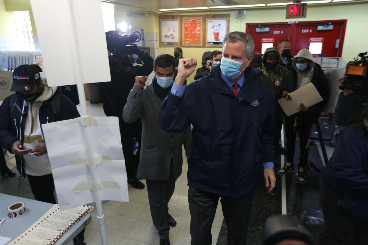 Alcalde de Nueva York Bill de Blasio y concejal Ydanis Rodriguez visitan la escuela PS 173 en el Alto Manhattan.