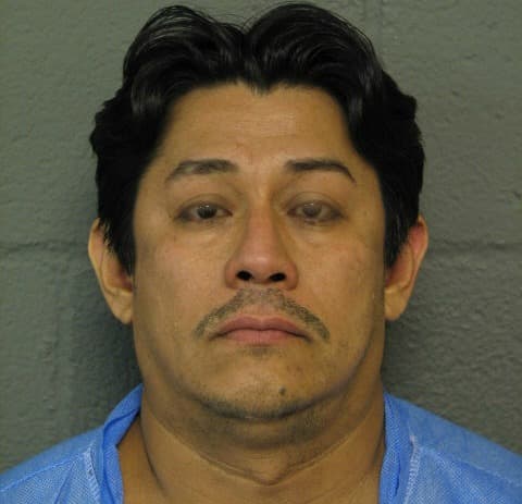 Esposo habría asesinado a su mujer mientras ella cargaba a su hijo de un año