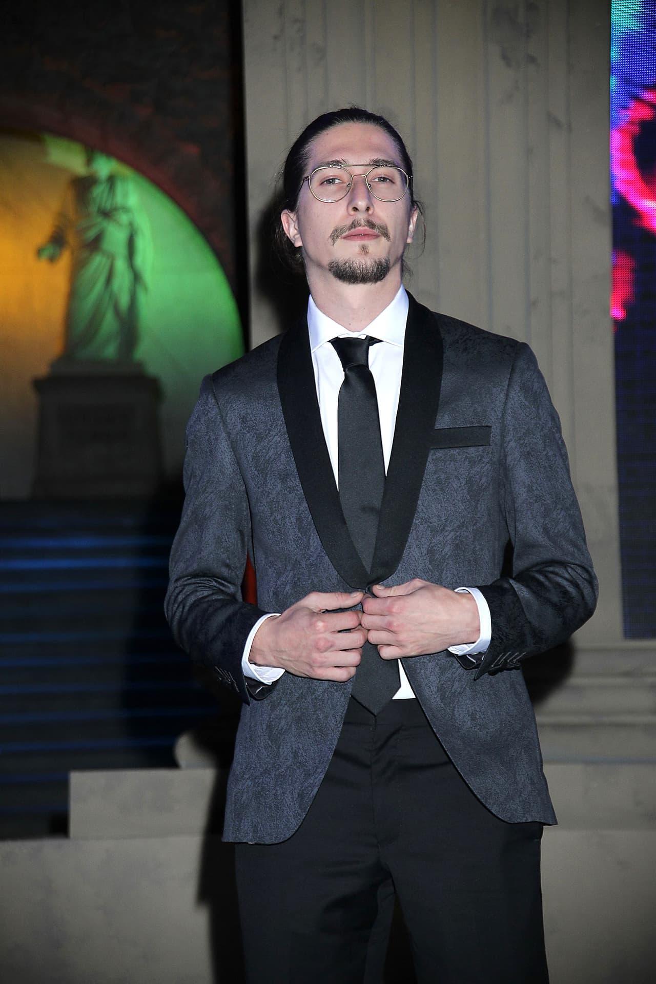 Federico Ayos, actor e hijo de Diego Olivera y Mónica Ayos, participa en esta historia interpretando a Rafael. Este anestesiólogo se caracteriza por ser muy simpático, buen amigo, y muy mujeriego.