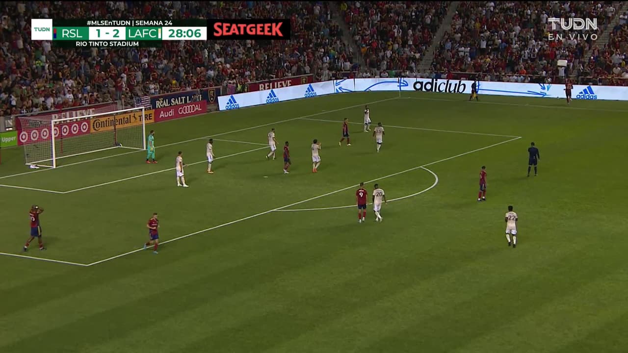 ¡TIRO ATAJADO! disparo por Jefferson Savarino.