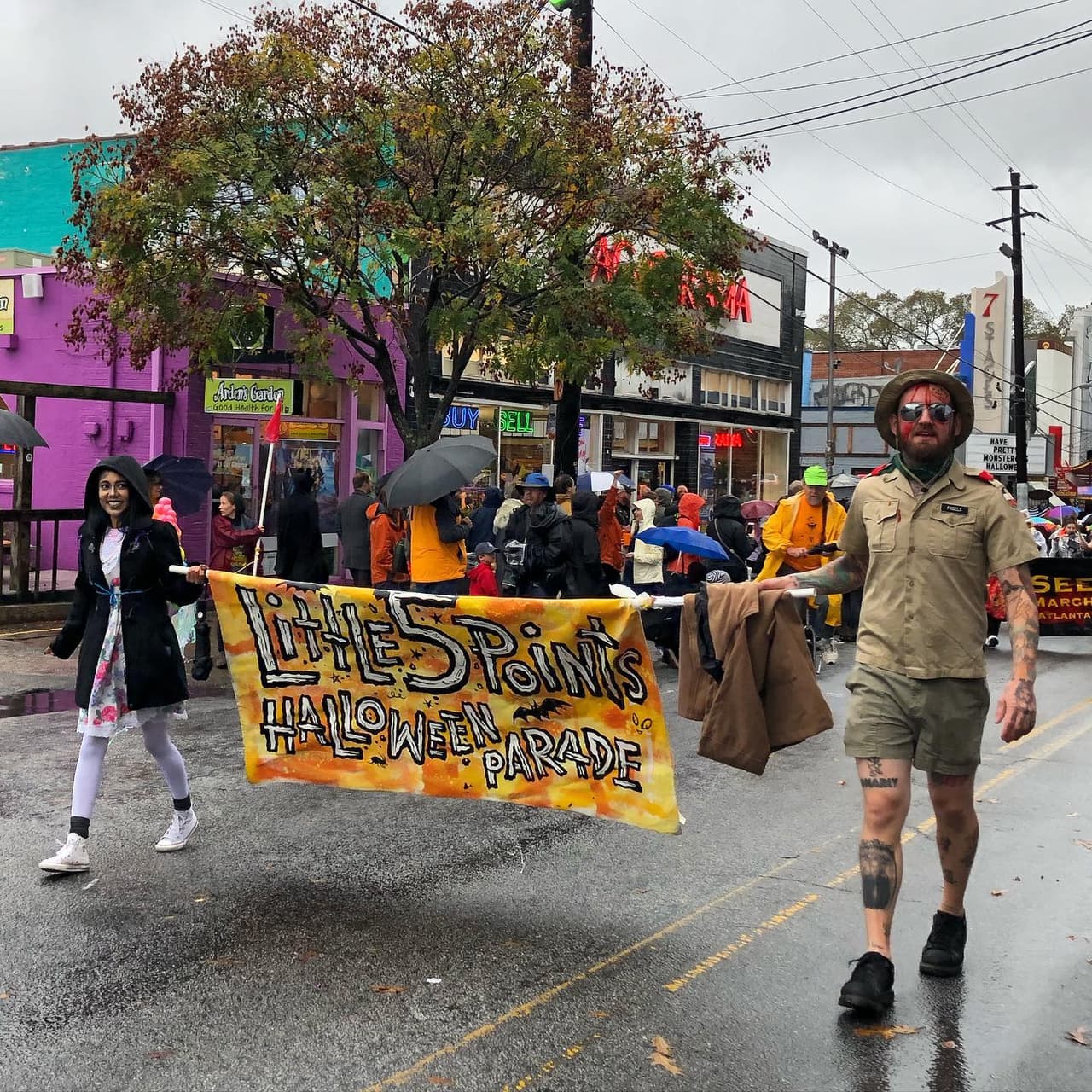 <b><a href="https://www.l5phalloween.com/ " target="_blank">LITTLE FIVE POINTS HALLOWEEN FESTIVAL & PARADE (16 Y 17 DE OCTUBRE)</a></b>: Conocido como uno de los 10 mejores eventos de Halloween en el país, el Festival y Desfile de Halloween se lleva a cabo en el vecindario ecléctico favorito de Atlanta, Little Five Points.